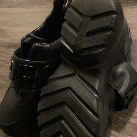 Used  once - Picture 4 of 4